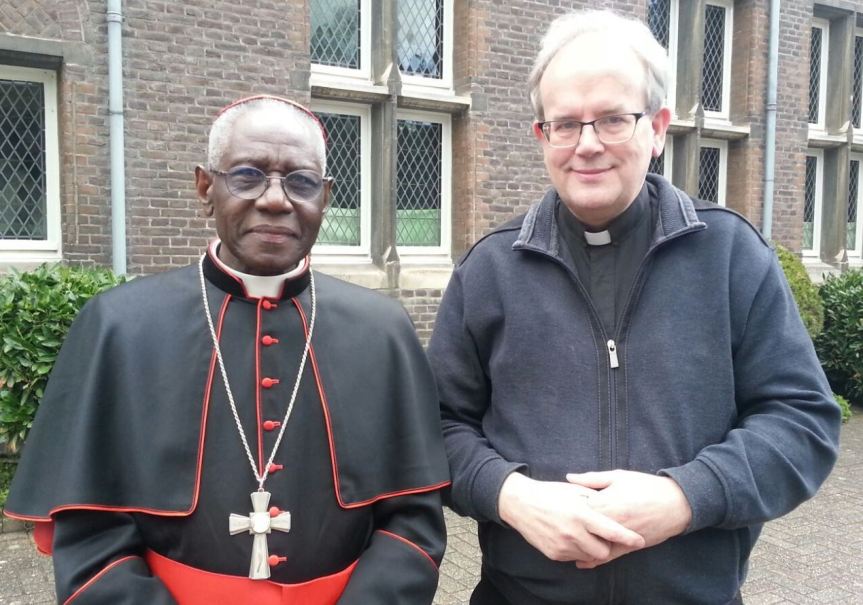 Foto Kardinaal Sarah in Tegelen en pastoor Geudens